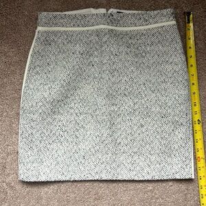 Women’s size 2 White House, Black market wool skirt
